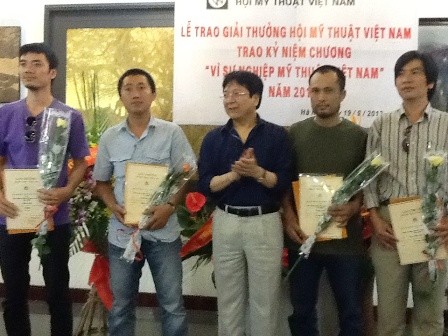 Trao giải thưởng Mỹ thuật Việt Nam 2013 - ảnh 1